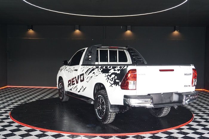 REVO 2WD 2020 2.4J MT STANDARD WHITE  6542 full