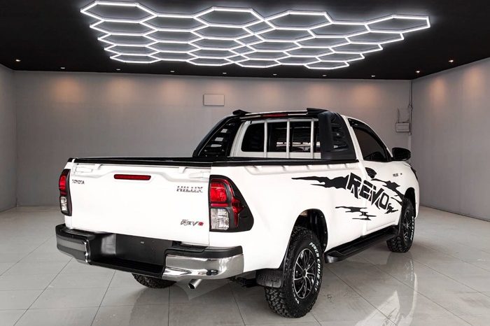 REVO 2WD 2022 2.4J MT STANDARD WHITE  1743 full