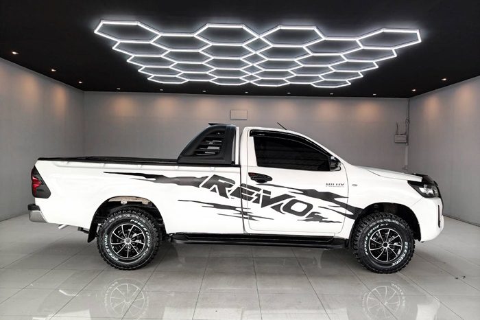REVO 2WD 2022 2.4J MT STANDARD WHITE  1743 full