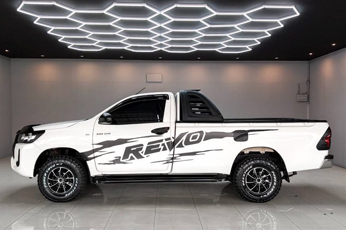 REVO 2WD 2022 2.4J MT STANDARD WHITE  1743 full