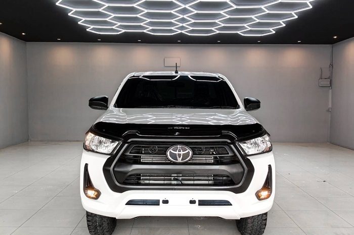 REVO 2WD 2022 2.4J MT STANDARD WHITE  1743 full