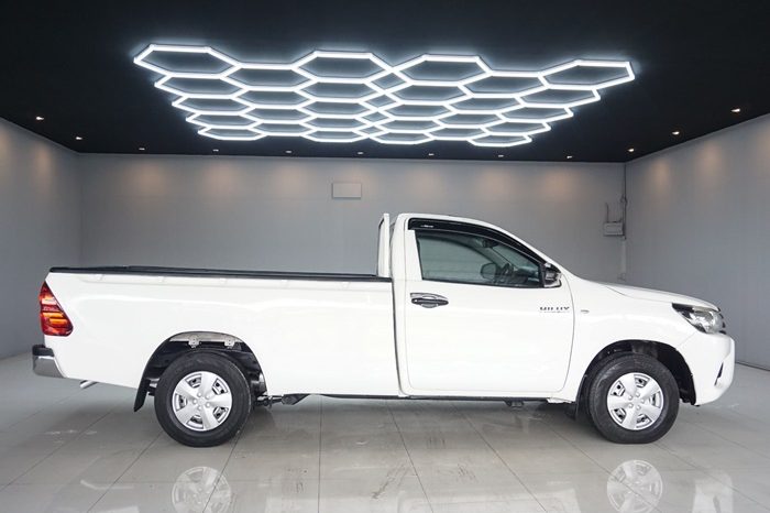 REVO 2WD 2018 2.4J MT STANDARD WHITE  3753 full