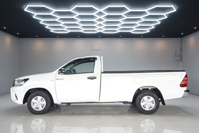 REVO 2WD 2018 2.4J MT STANDARD WHITE  3753 full