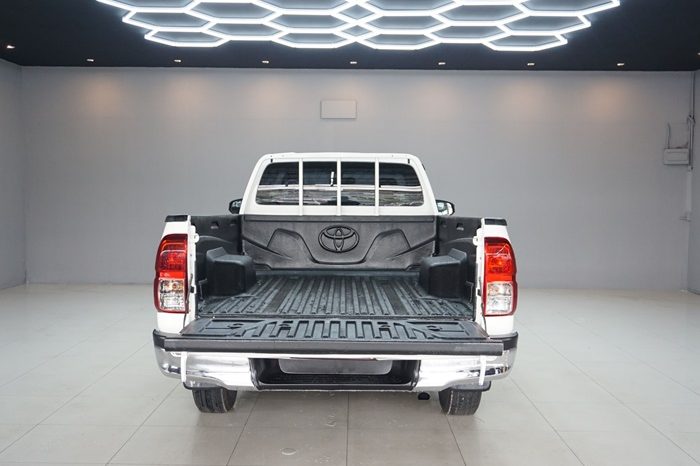 REVO 2WD 2018 2.4J MT STANDARD WHITE  3753 full