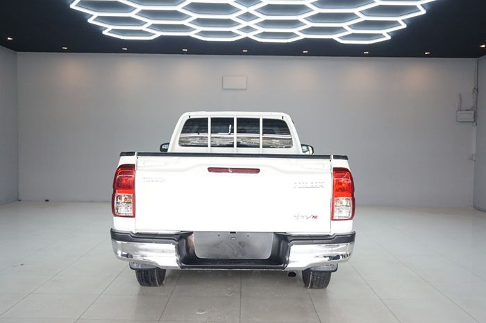 REVO 2WD 2018 2.4J MT STANDARD WHITE  3753 full