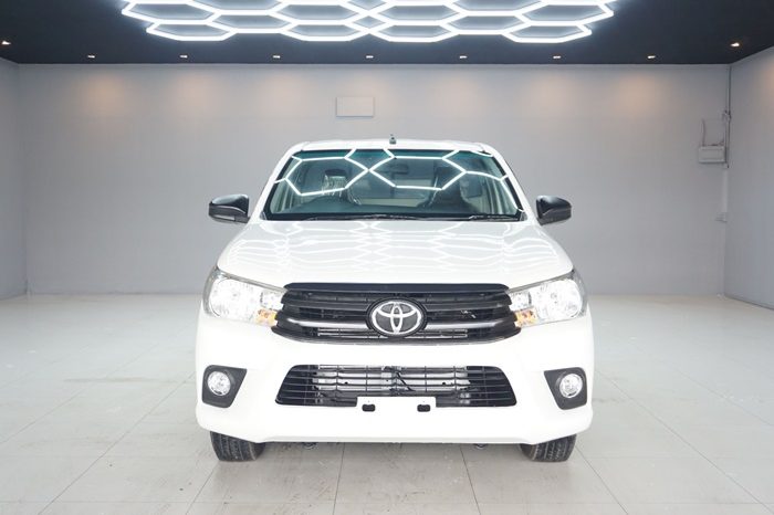 REVO 2WD 2018 2.4J MT STANDARD WHITE  3753 full