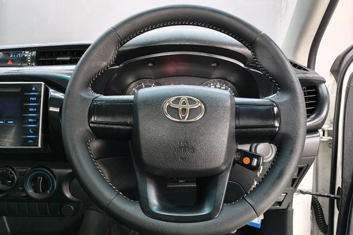 REVO 2WD 2018 2.4J MT STANDARD WHITE  7597 full