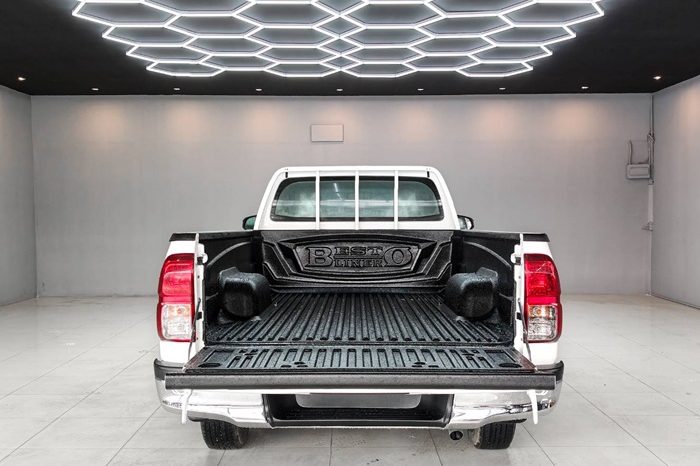 REVO 2WD 2018 2.4J MT STANDARD WHITE  7597 full