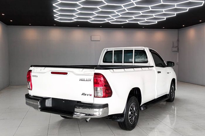REVO 2WD 2018 2.4J MT STANDARD WHITE  7597 full
