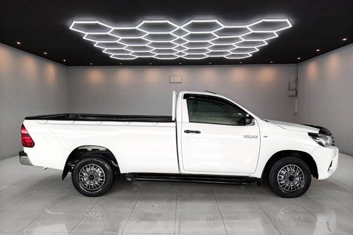 REVO 2WD 2018 2.4J MT STANDARD WHITE  7597 full