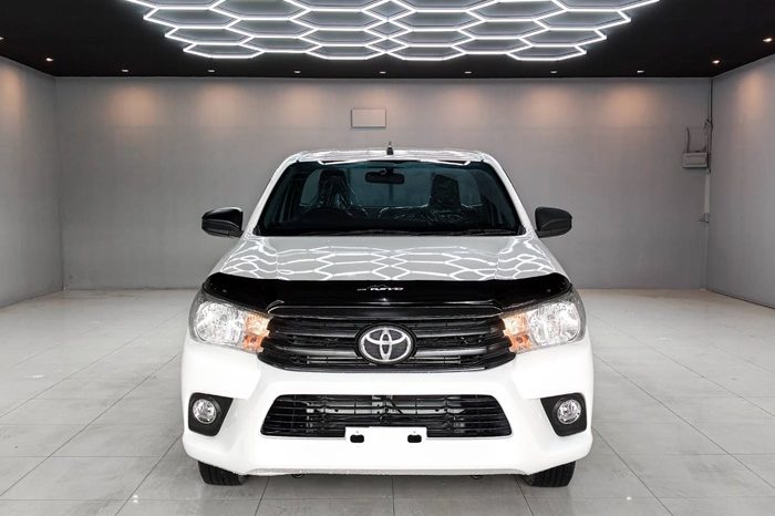 REVO 2WD 2018 2.4J MT STANDARD WHITE  7597 full