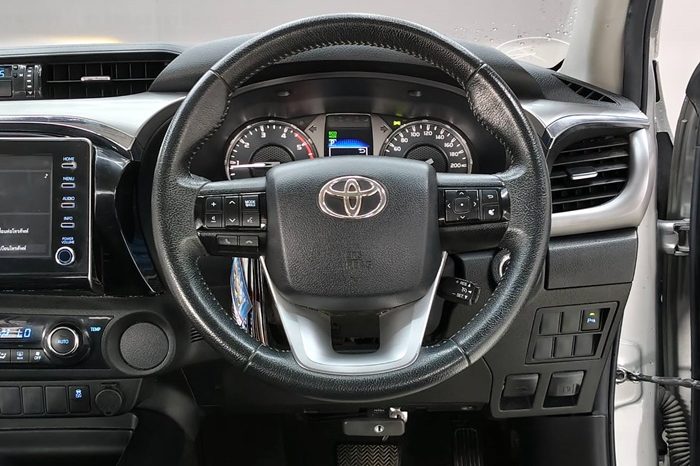 REVO PRE 2020 2.4 HIGHT AT DOUBLE CAB SILVER  2408 full