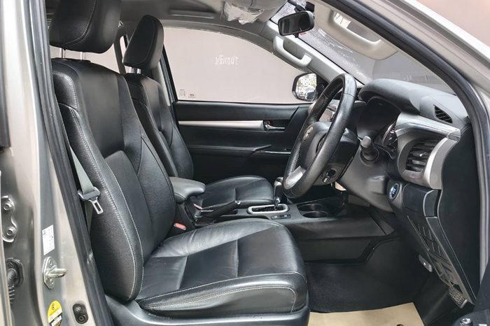 REVO PRE 2020 2.4 HIGHT AT DOUBLE CAB SILVER  2408 full