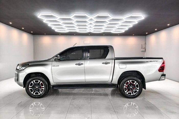 REVO PRE 2020 2.4 HIGHT AT DOUBLE CAB SILVER  2408 full