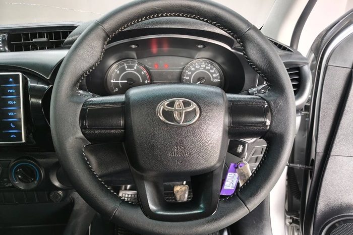 REVO 2WD 2019 2.4J MT STANDARD SILVER  5143 full