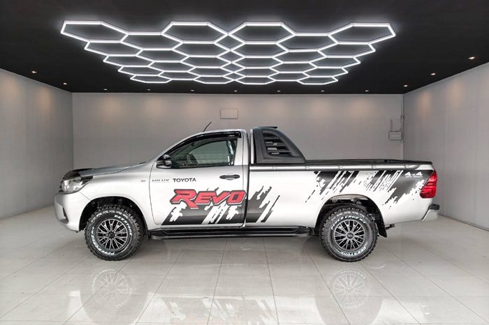 REVO 2WD 2019 2.4J MT STANDARD SILVER  5143 full