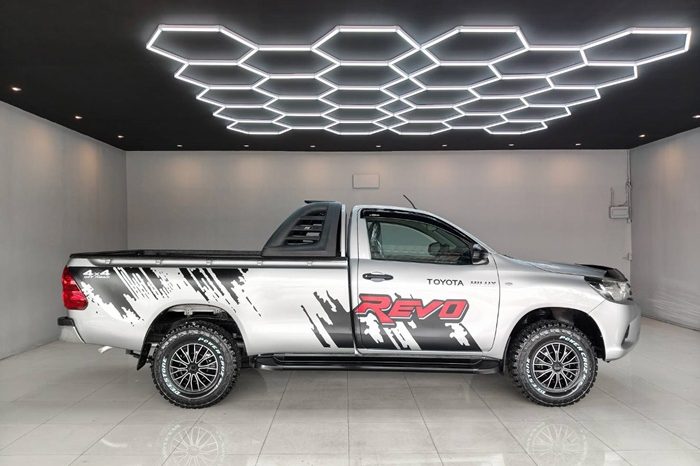 REVO 2WD 2019 2.4J MT STANDARD SILVER  5143 full