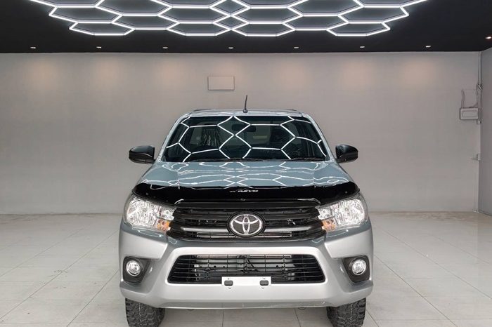 REVO 2WD 2019 2.4J MT STANDARD SILVER  5143 full