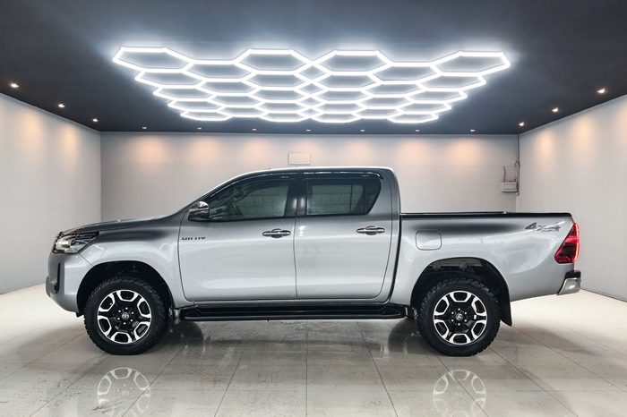 REVO 4WD 2022 2.4 MID MT DOUBLE CAB SILVER 5540 full