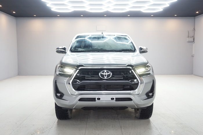 REVO 4WD 2022 2.4 MID MT DOUBLE CAB SILVER 5540 full