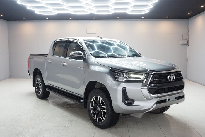 REVO 4WD 2022 2.4 MID MT DOUBLE CAB SILVER 5540 full