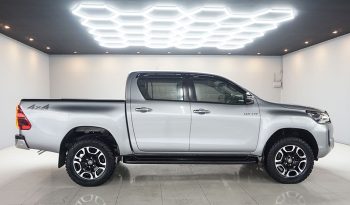 REVO 4WD 2022 2.4 MID MT DOUBLE CAB SILVER 5540 full