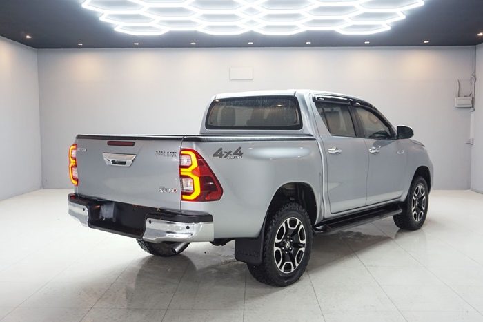 REVO 4WD 2022 2.4 MID MT DOUBLE CAB SILVER 5540 full