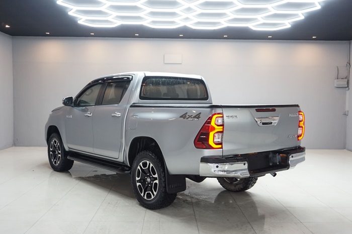 REVO 4WD 2022 2.4 MID MT DOUBLE CAB SILVER 5540 full