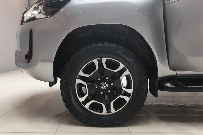 REVO 4WD 2022 2.4 MID MT DOUBLE CAB SILVER 5540 full