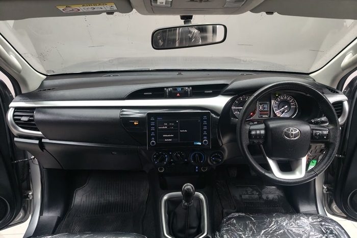 REVO 4WD 2022 2.4 MID MT DOUBLE CAB SILVER 5540 full