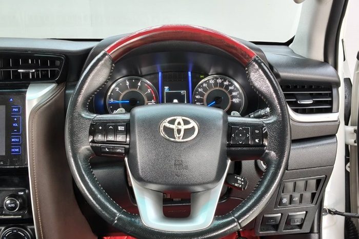 TOYOTA 4WD 2020 2.4V AT FORTUNER WHITE  7070 full