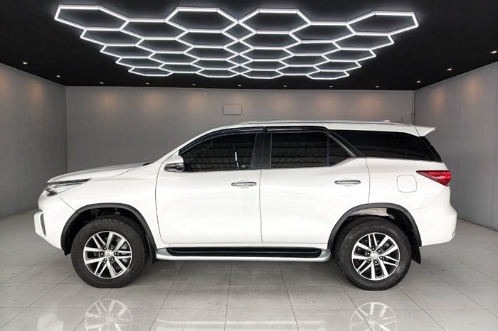 TOYOTA 4WD 2020 2.4V AT FORTUNER WHITE  7070 full