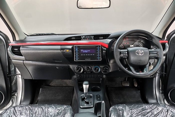 REVO 4WD 2016 2.4E AT SMART CAB SILVER  9863 full