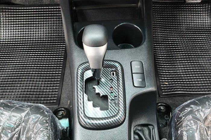 REVO 4WD 2016 2.4E AT SMART CAB SILVER  9863 full