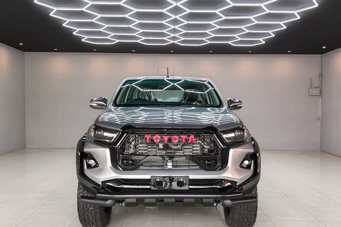 REVO 4WD 2016 2.4E AT SMART CAB SILVER  9863 full