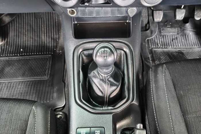 REVO PRE 2019 2.4J MT DOUBLE CAB BLACK  7069 full