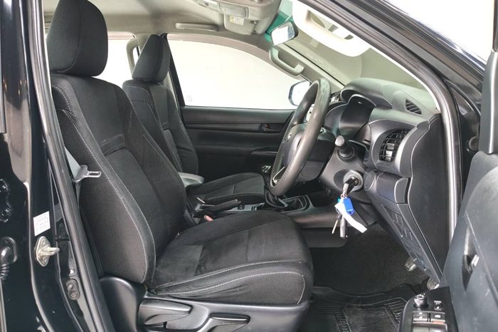 REVO PRE 2019 2.4J MT DOUBLE CAB BLACK  7069 full