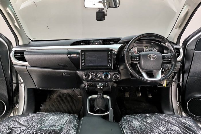 REVO 4WD 2021 2.4 MID MT DOUBLE CAB SILVER 4103 full