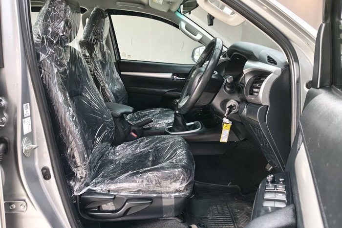 REVO 4WD 2021 2.4 MID MT DOUBLE CAB SILVER 4103 full