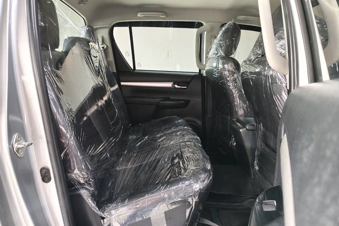 REVO 4WD 2021 2.4 MID MT DOUBLE CAB SILVER 4103 full