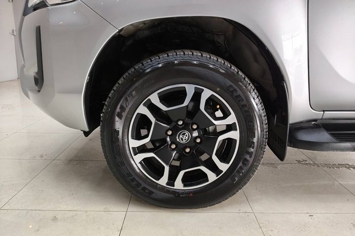 REVO 4WD 2021 2.4 MID MT DOUBLE CAB SILVER 4103 full