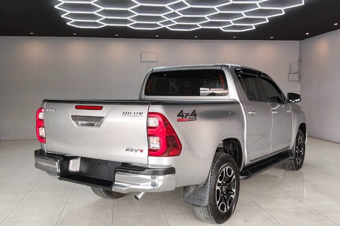 REVO 4WD 2021 2.4 MID MT DOUBLE CAB SILVER 4103 full