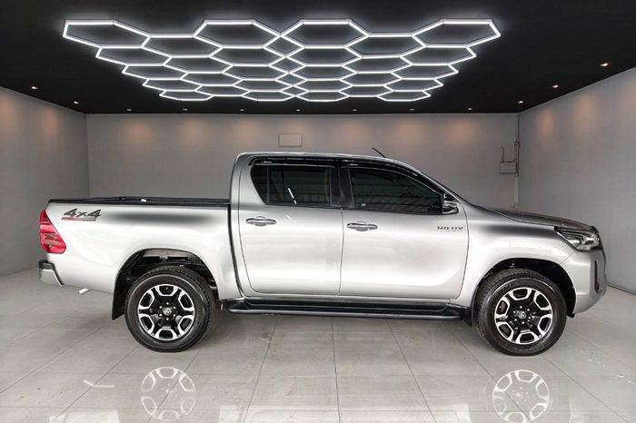 REVO 4WD 2021 2.4 MID MT DOUBLE CAB SILVER 4103 full