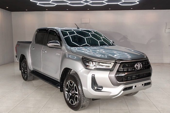 REVO 4WD 2021 2.4 MID MT DOUBLE CAB SILVER 4103 full