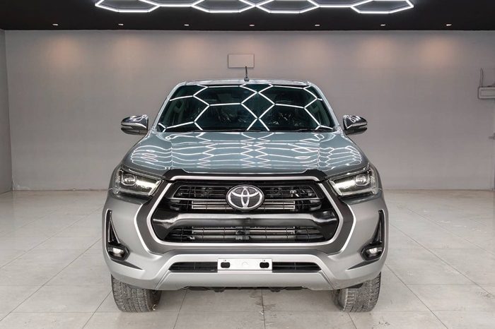 REVO 4WD 2021 2.4 MID MT DOUBLE CAB SILVER 4103 full