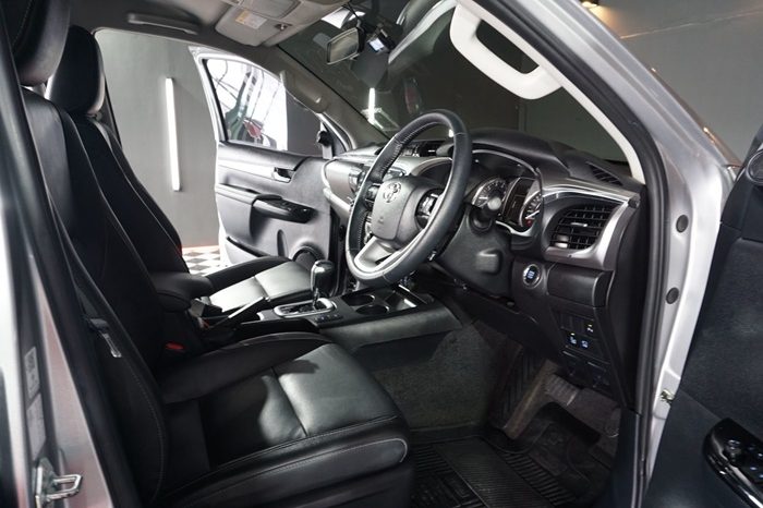 REVO 4WD 2022 2.8 HIGHT AT DOUBLE CAB SILVER  7220 full