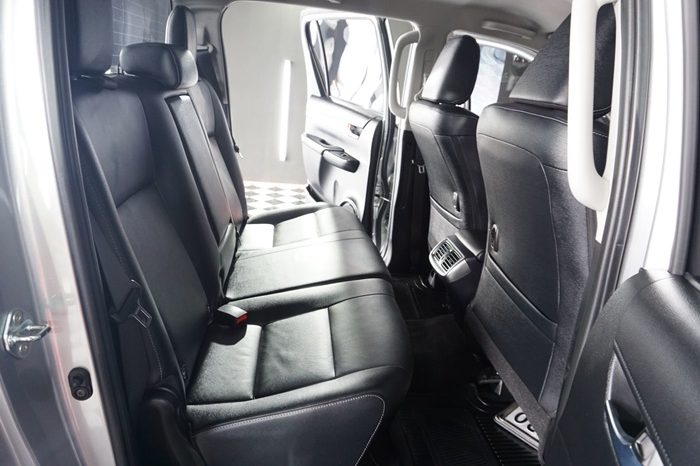 REVO 4WD 2022 2.8 HIGHT AT DOUBLE CAB SILVER  7220 full