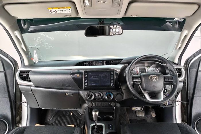 REVO PRE 2021 2.4 MID AT DOUBLE CAB SILVER  8681 full