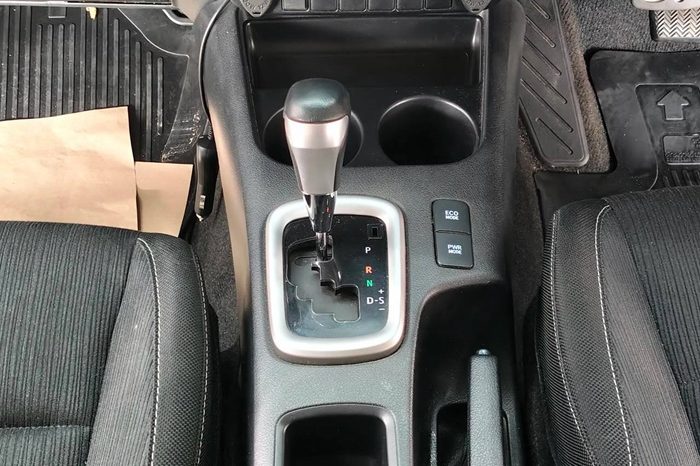 REVO PRE 2021 2.4 MID AT DOUBLE CAB SILVER  8681 full