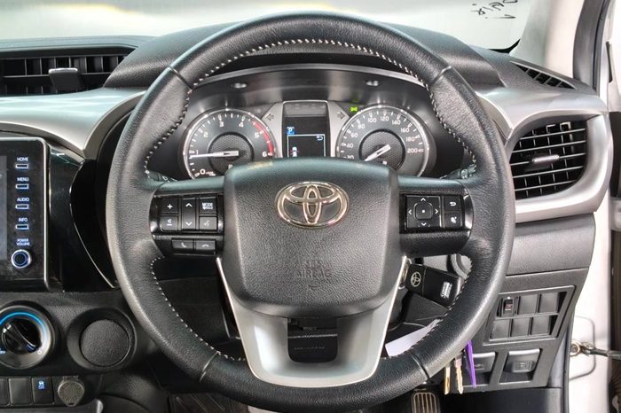 REVO PRE 2021 2.4 MID AT DOUBLE CAB SILVER  8681 full